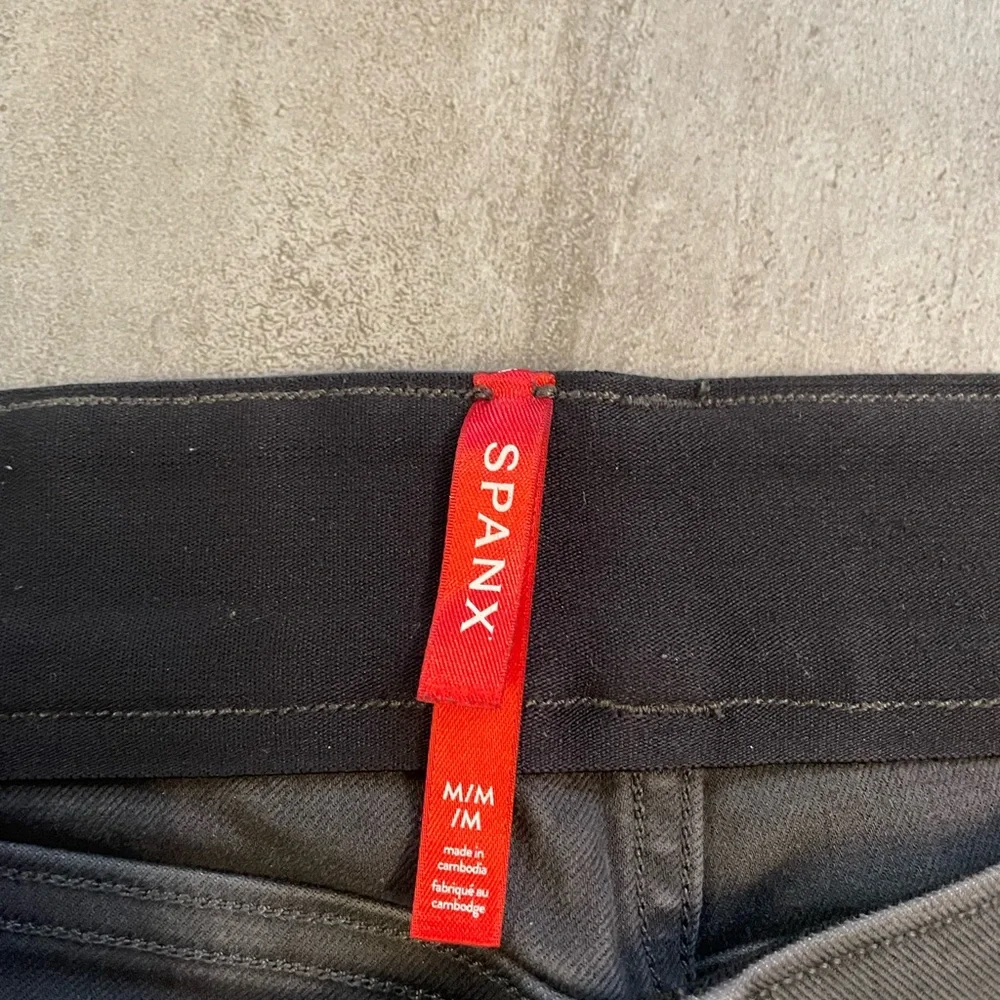 SPANX Black Stretch Twill Pull-On Jean Shorts - Picture 4 of 6
